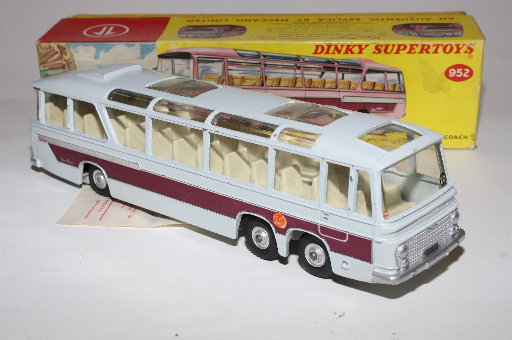 ミニカー DINKY Super Toys Vega Major Luxury Coach Dinky 952, Vega Major Luxury Coach - Free Price Guide & Review