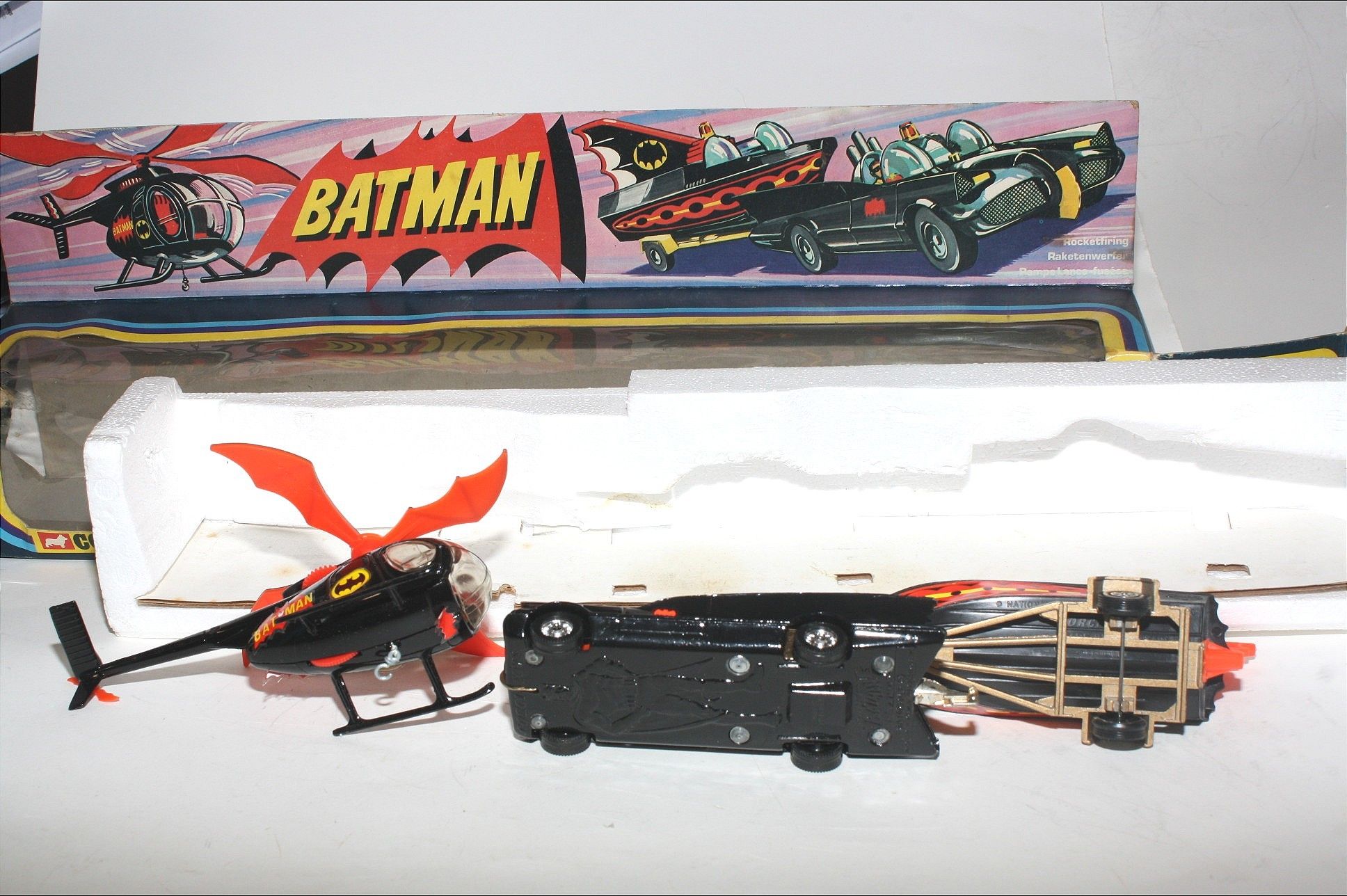 レア CORGI BAT MOBILE バットマン ミニカーとヨットセット 楽天市場】ミニカー 1/46 1966年 バットマン TVシリーズ バット