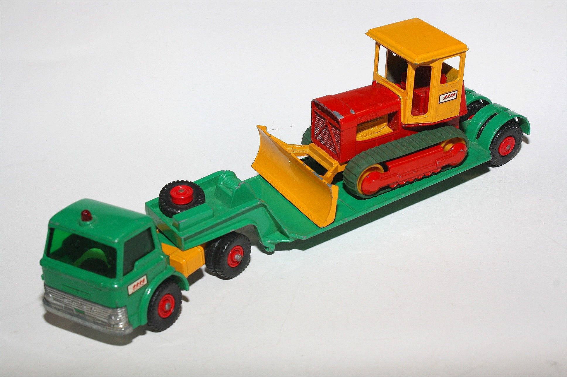 Matchbox K-17 King Size Dyson Low-Loader & Case Tractor | DB