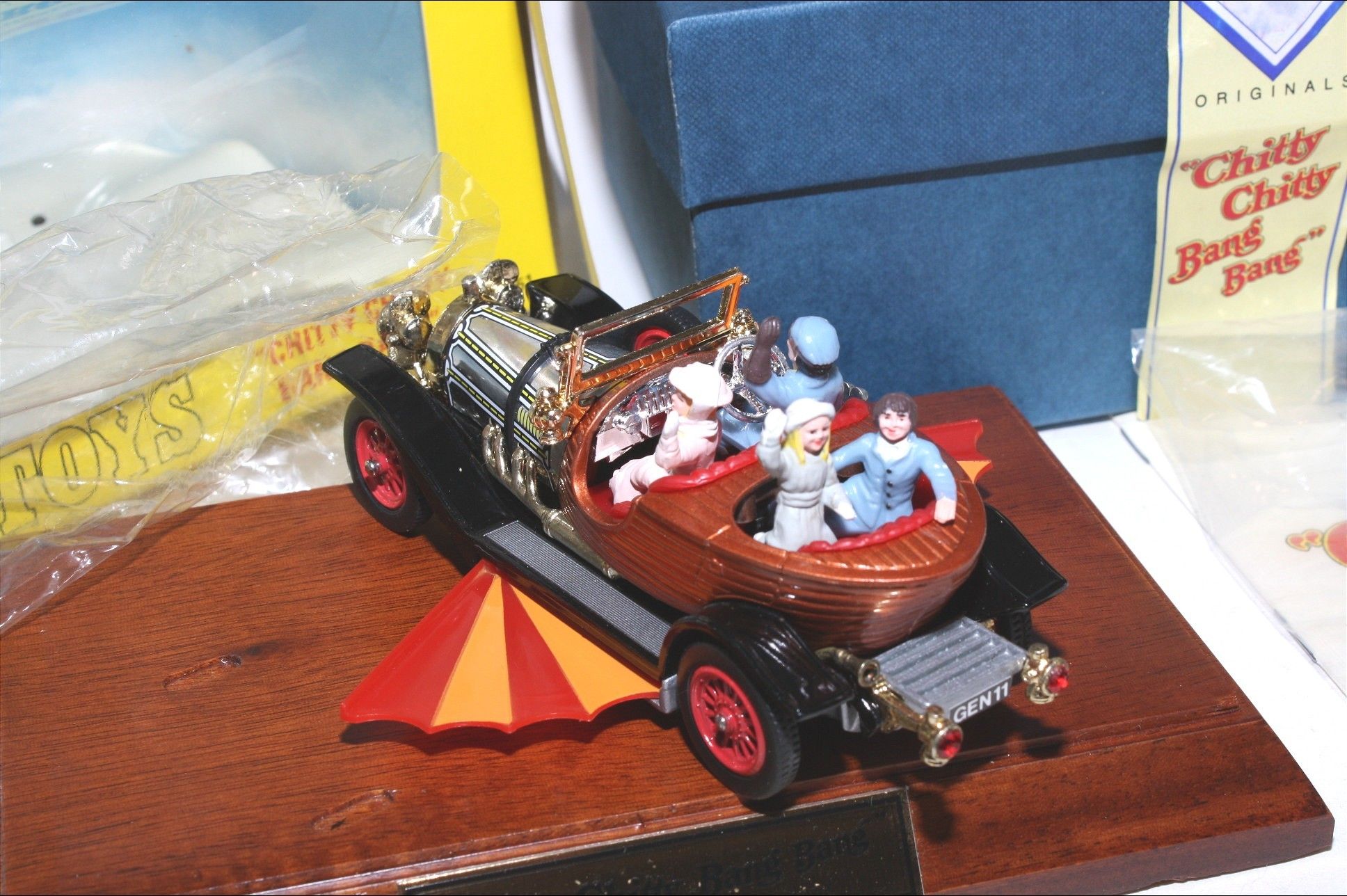 Chitty Chitty Bang bang near mintコーギートイズ corgi---chitty-chitty-bang-