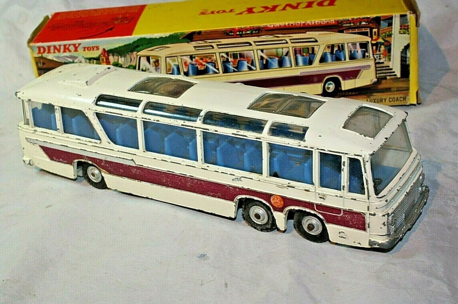 Dinky 952 Vega Major Luxury Coach in Original Box | DB Collectables