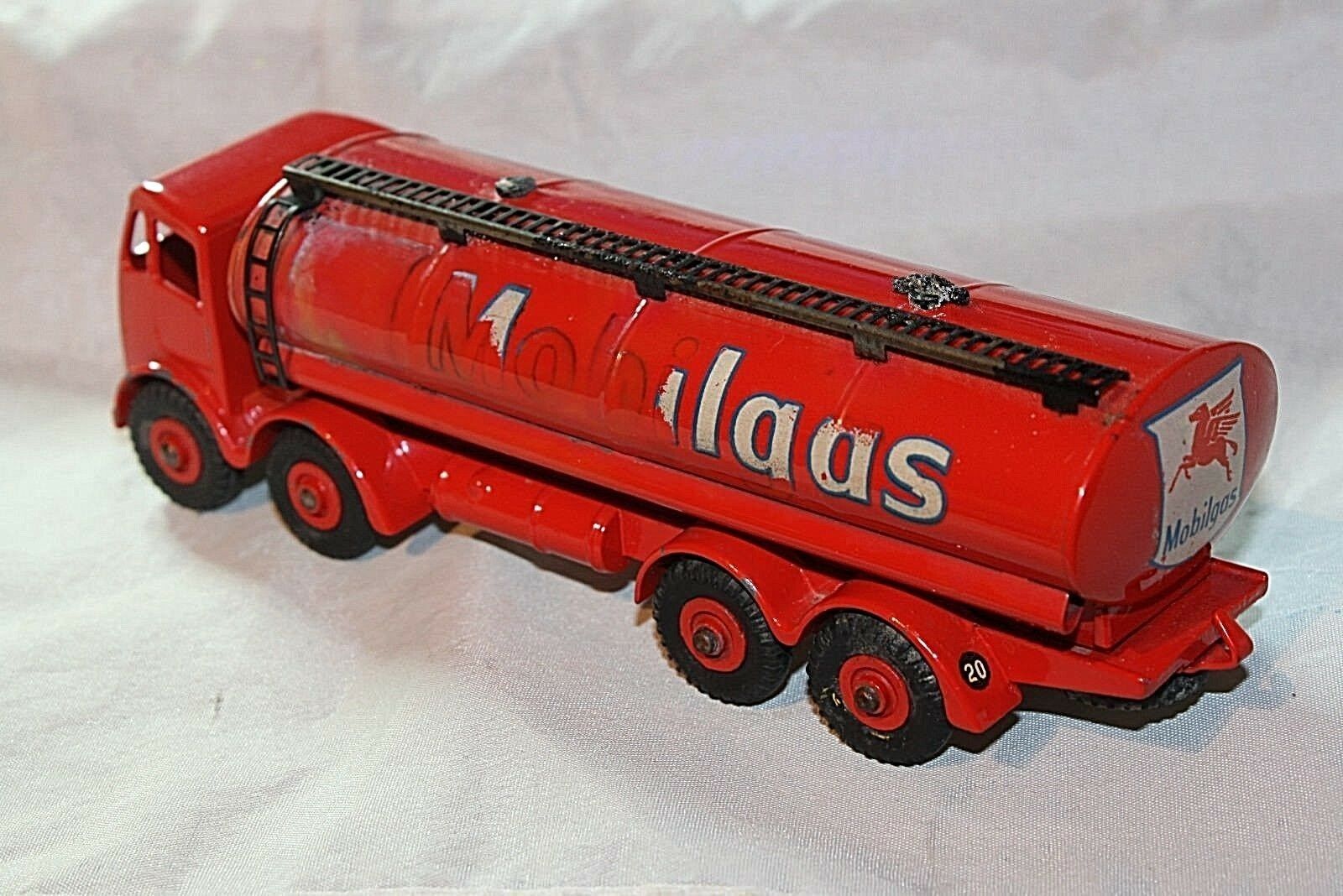 Dinky #941 Foden 14 ton Tanker (Mobilgas), Good Condition | DB Collectables