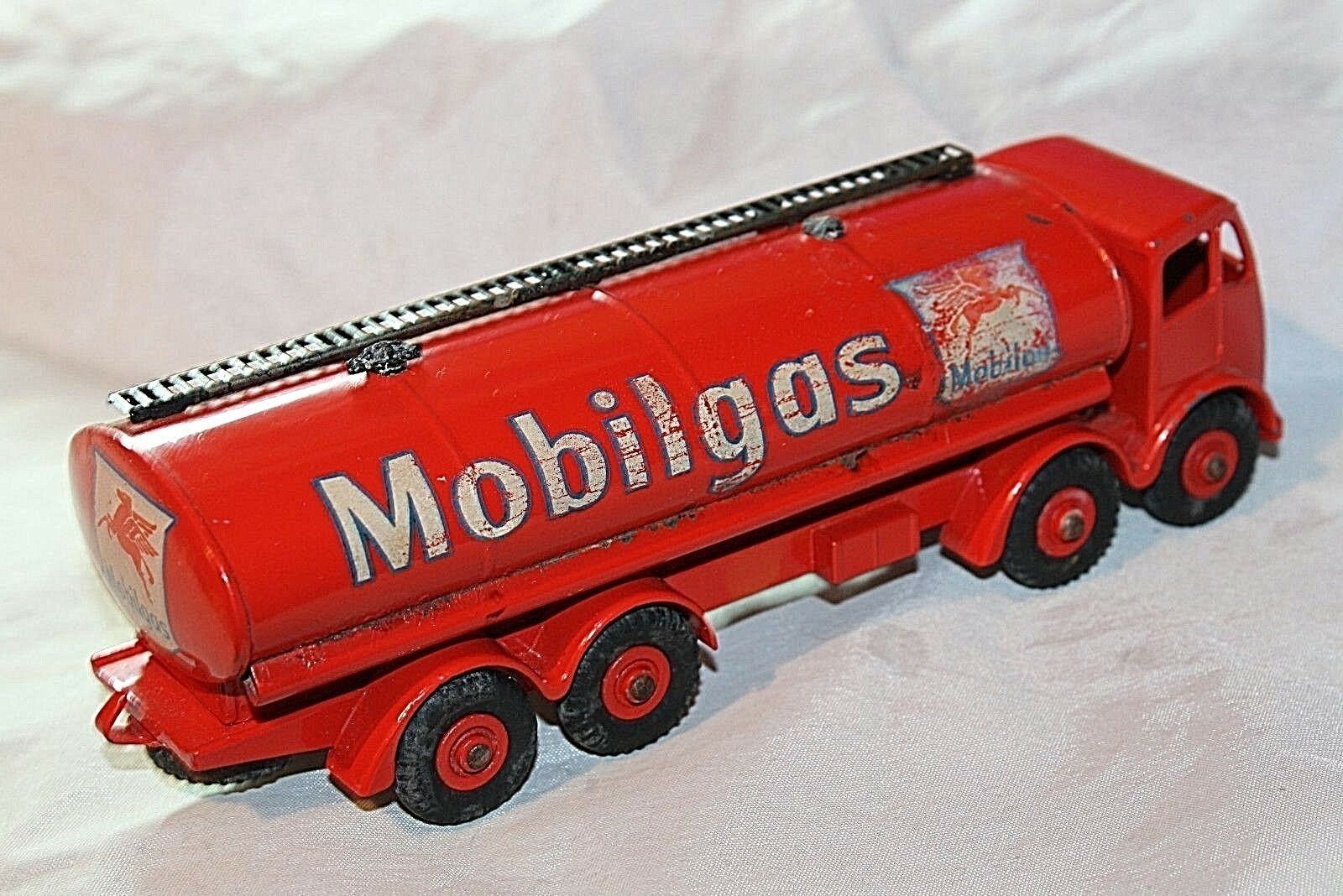 Dinky #941 Foden 14 ton Tanker (Mobilgas), Good Condition | DB Collectables