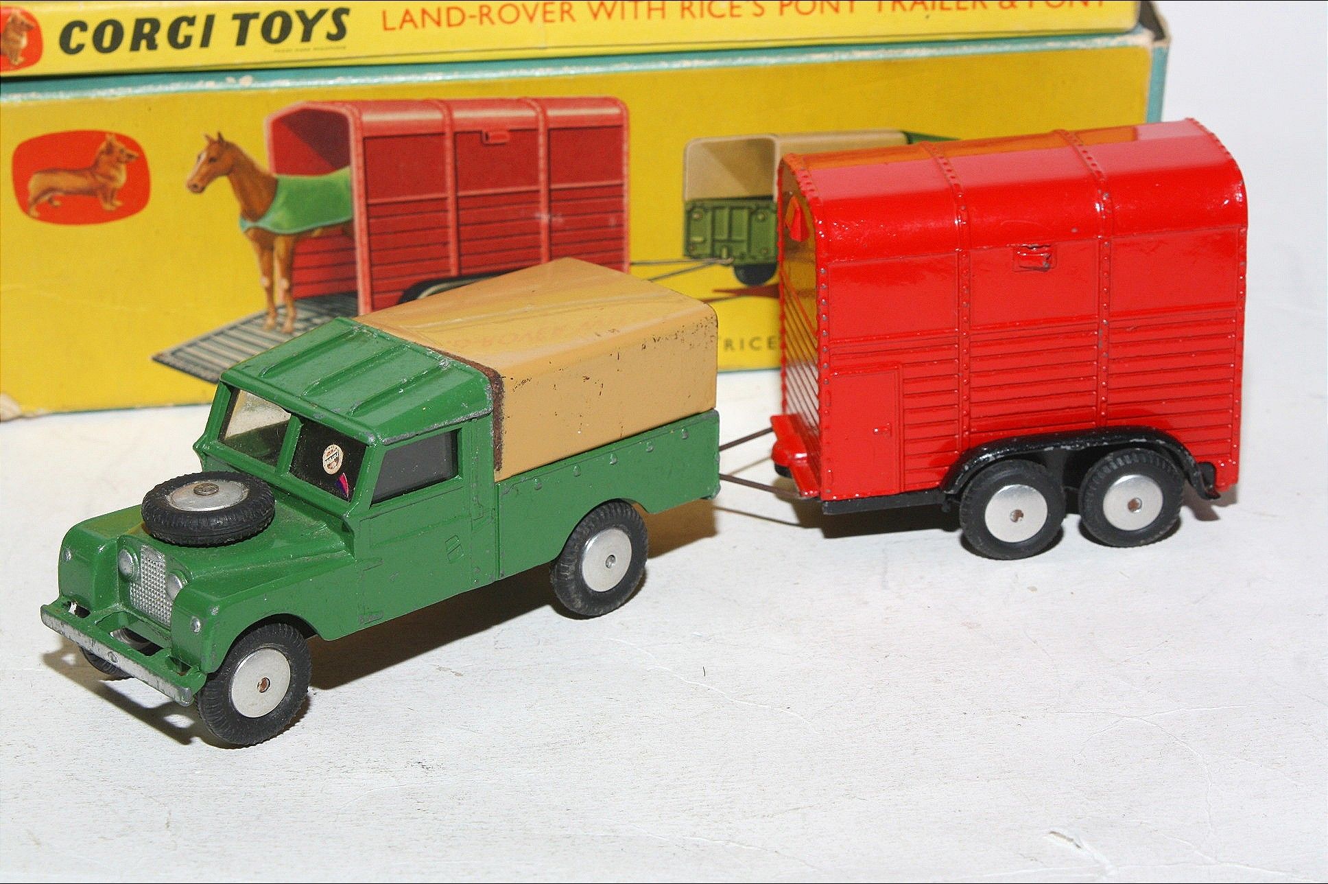 Corgi GS2 Land Rover & Horse Box,1st Issue, VGC in Original Box | DB ...