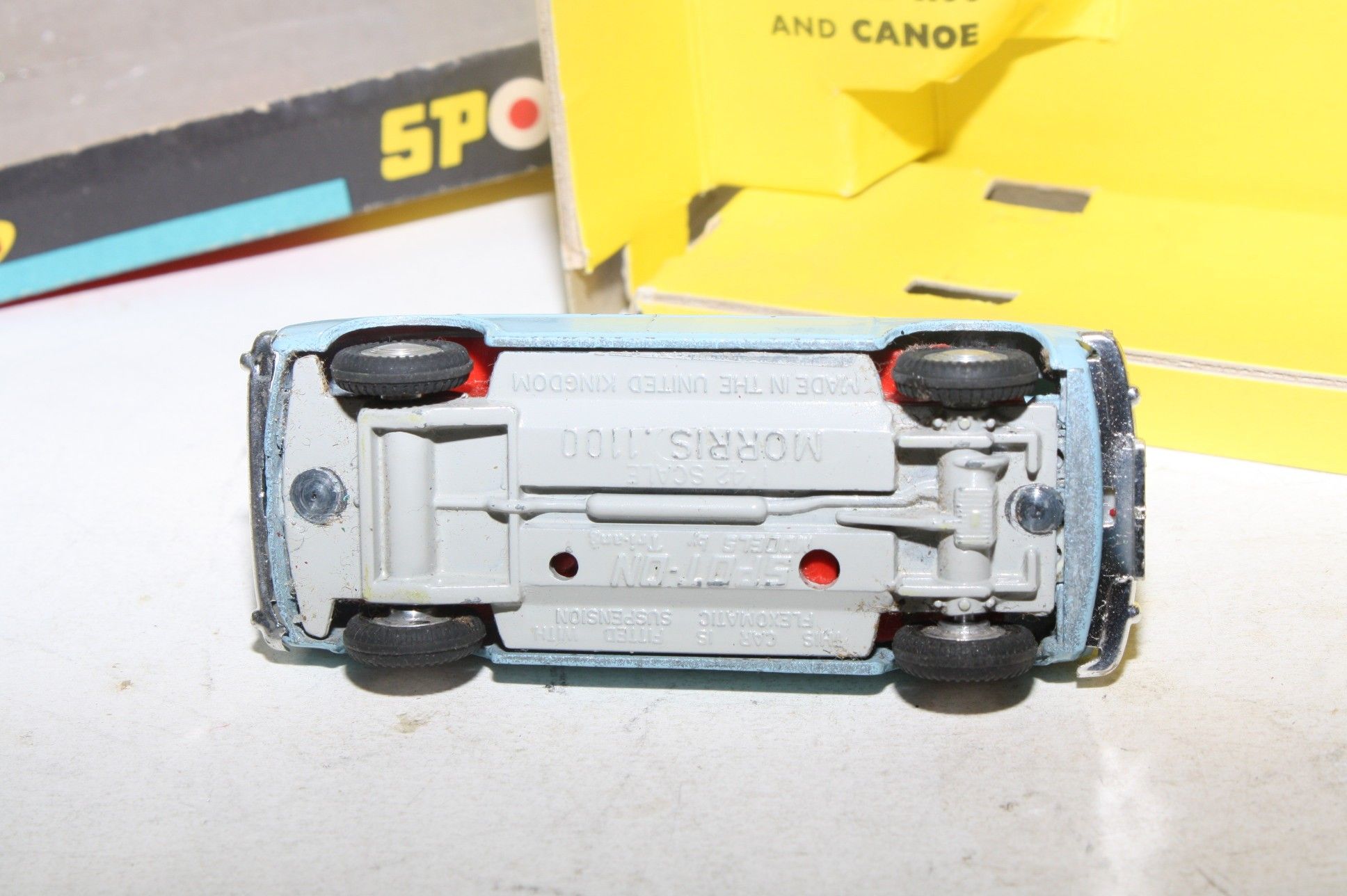Spot-On 274 Morris 1100 with Canoe, VGC in Original Box | DB