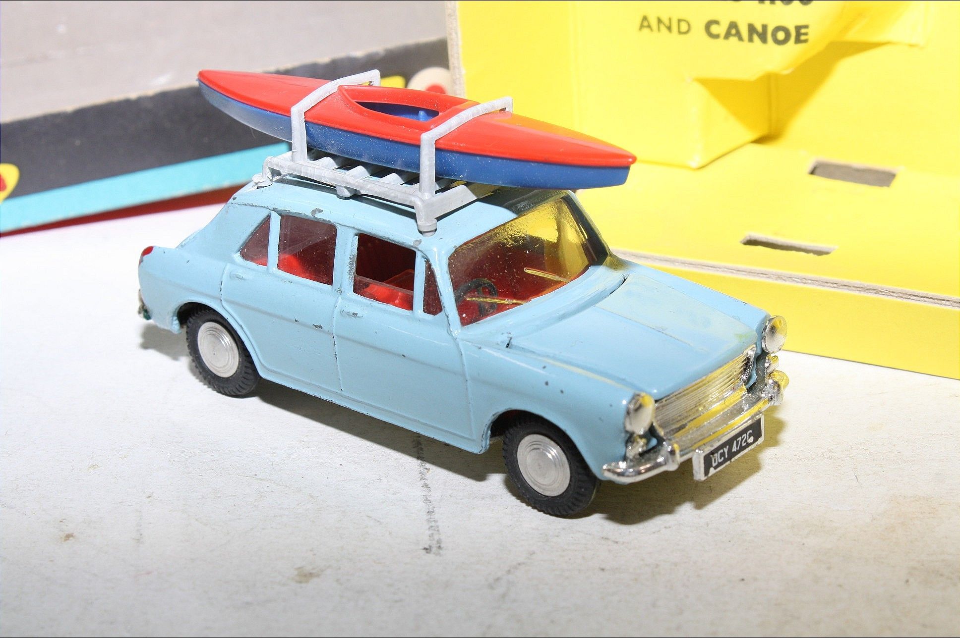 Spot-On 274 Morris 1100 with Canoe, VGC in Original Box | DB