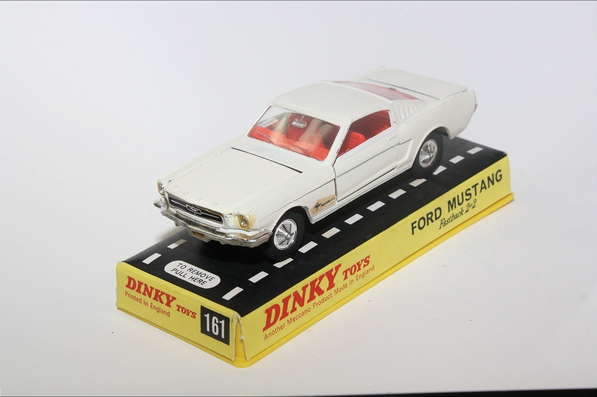 Dinky toys ford store mustang 161