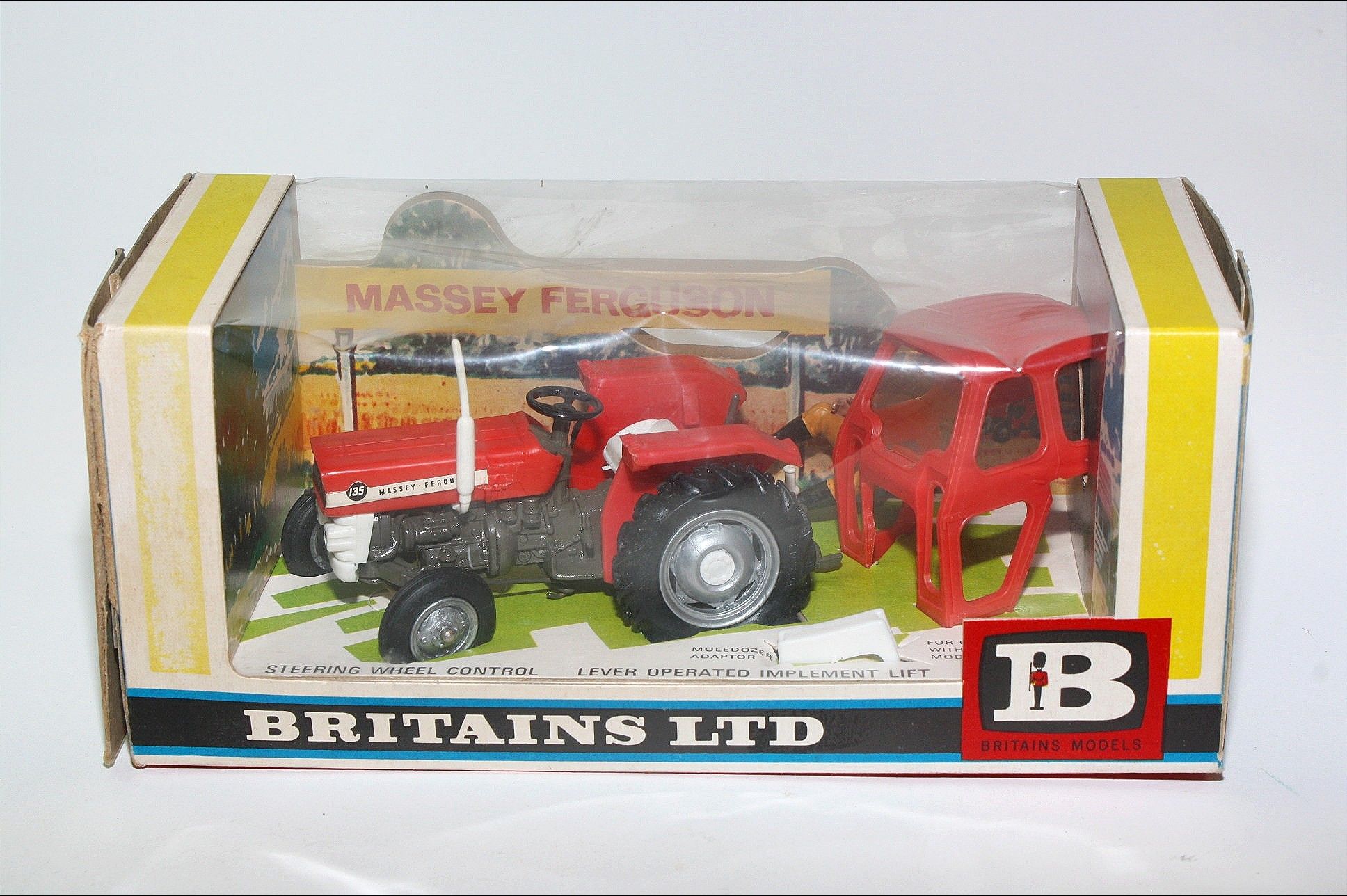 Britains 9529 Massey Ferguson Tractor 595 Boxed 