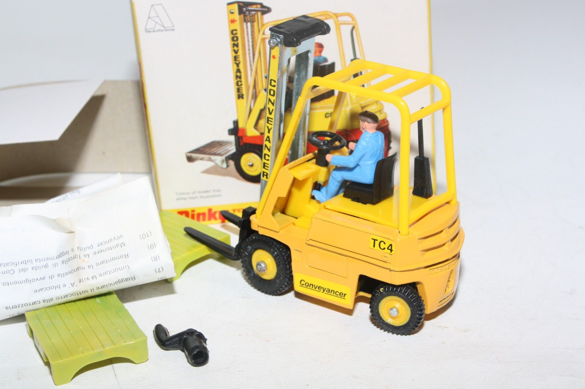 Dinky 404 Conveyancer Fork Lift Truck, Mint in Shop Fresh Original