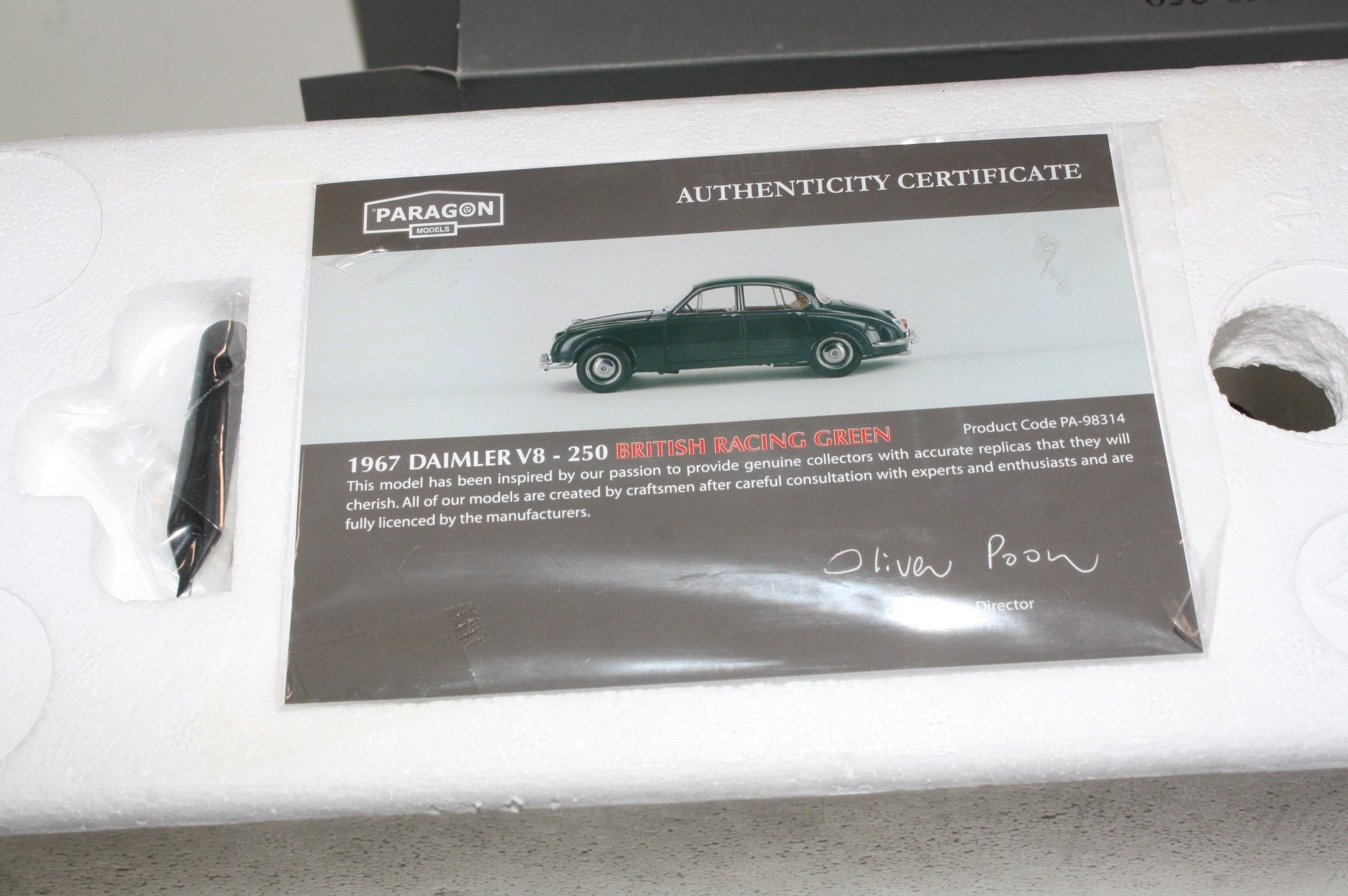 Paragon Daimler V8 250, 1:18, MIB | DB Collectables