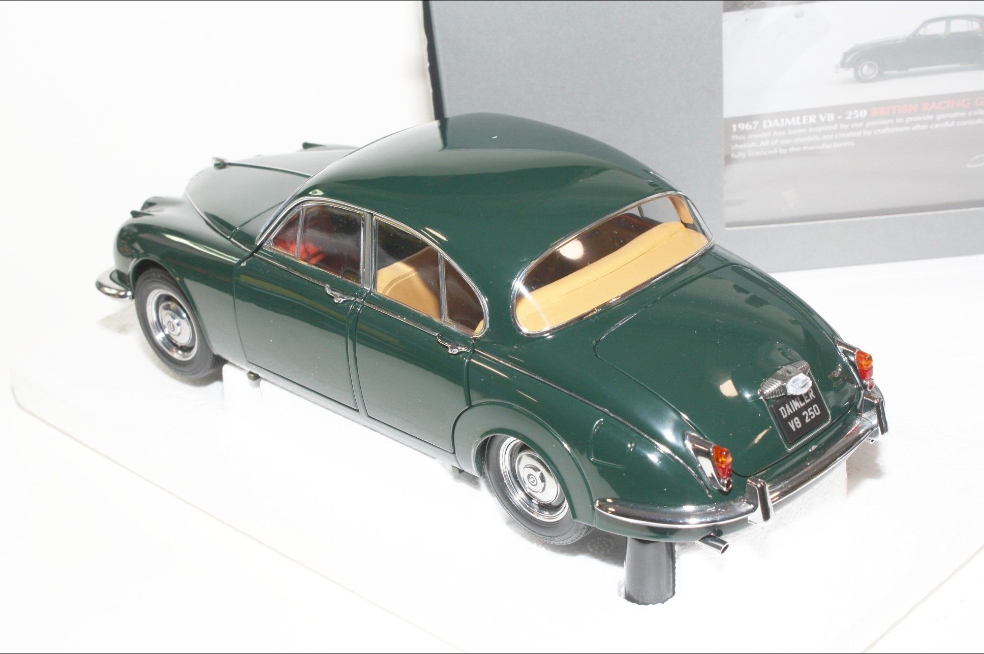 Paragon Daimler V8 250, 1:18, MIB | DB Collectables
