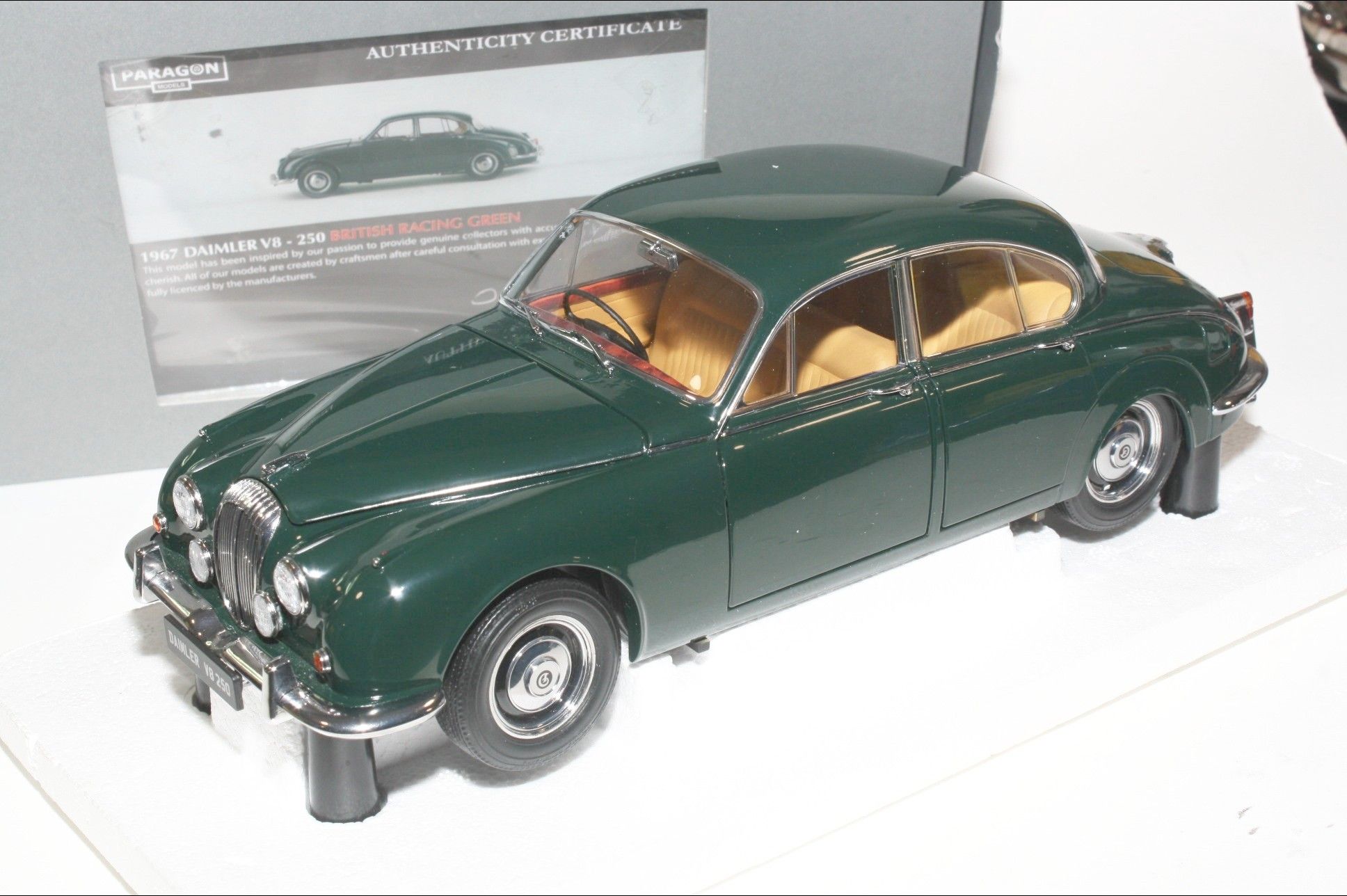 Paragon Daimler V8 250, 1:18, MIB | DB Collectables
