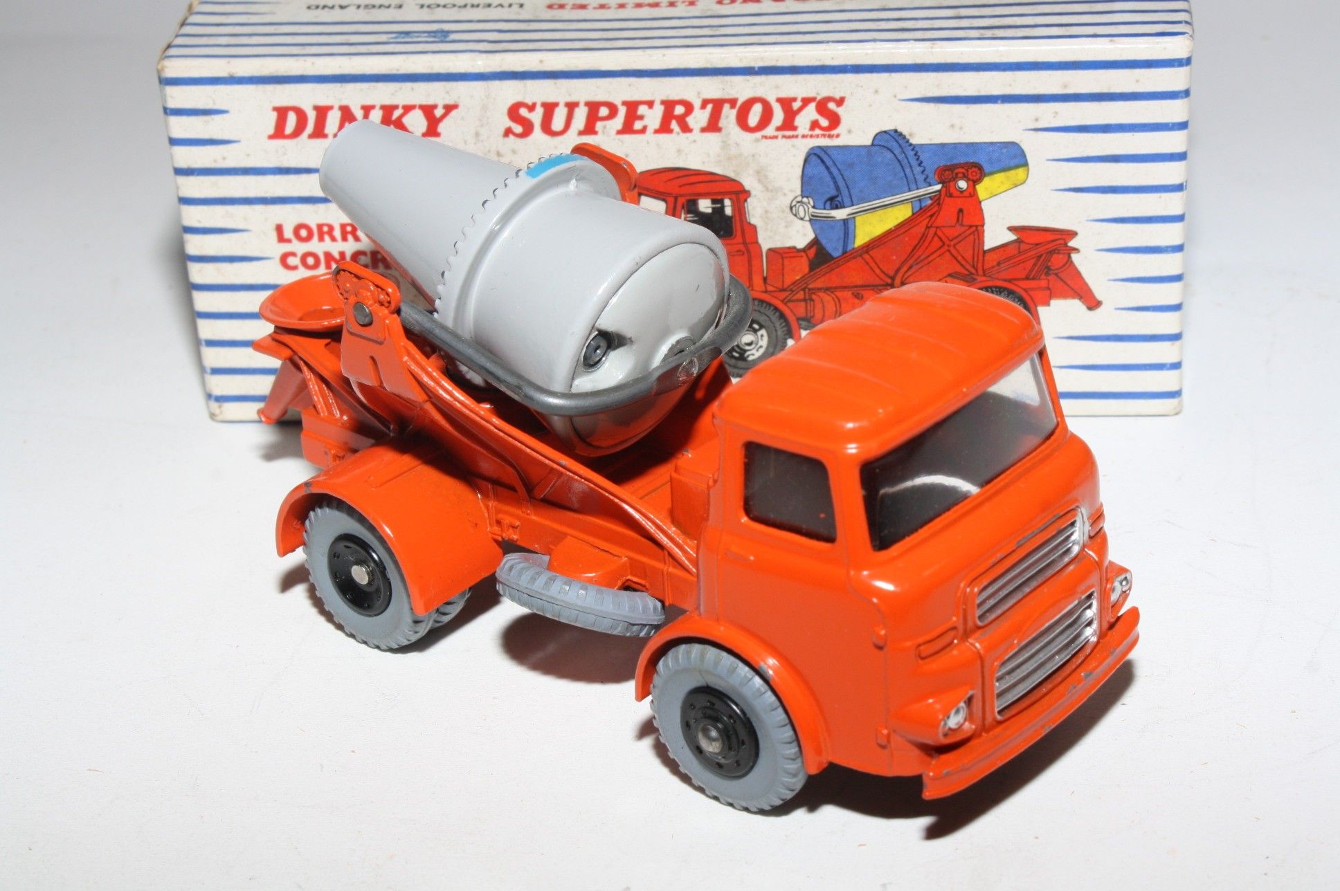 ミニカー Dinky 960 LORRY MOUNTED CONCRETE MIXER ミニカー Dinky 960 LORRY MOUNTED CONCRETE MIXER Dinky Supertoys