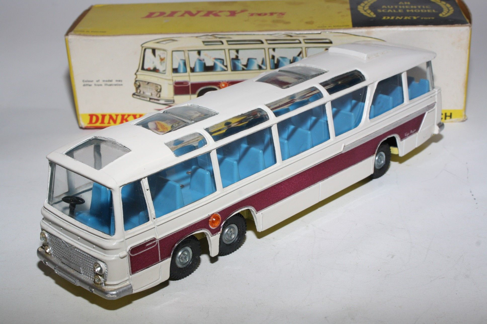 Dinky supertoys vega store major luxury coach