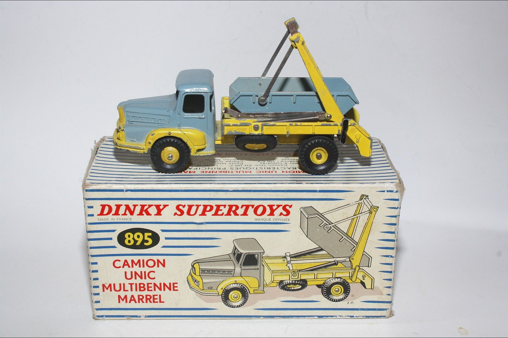 ミニカー Dinky 895 CAMION UNIC MULTIBENNE MARREL DINKY TOYS FRANCE Camion UNIC Multibenne MARREL Réf 895 – Boîte D