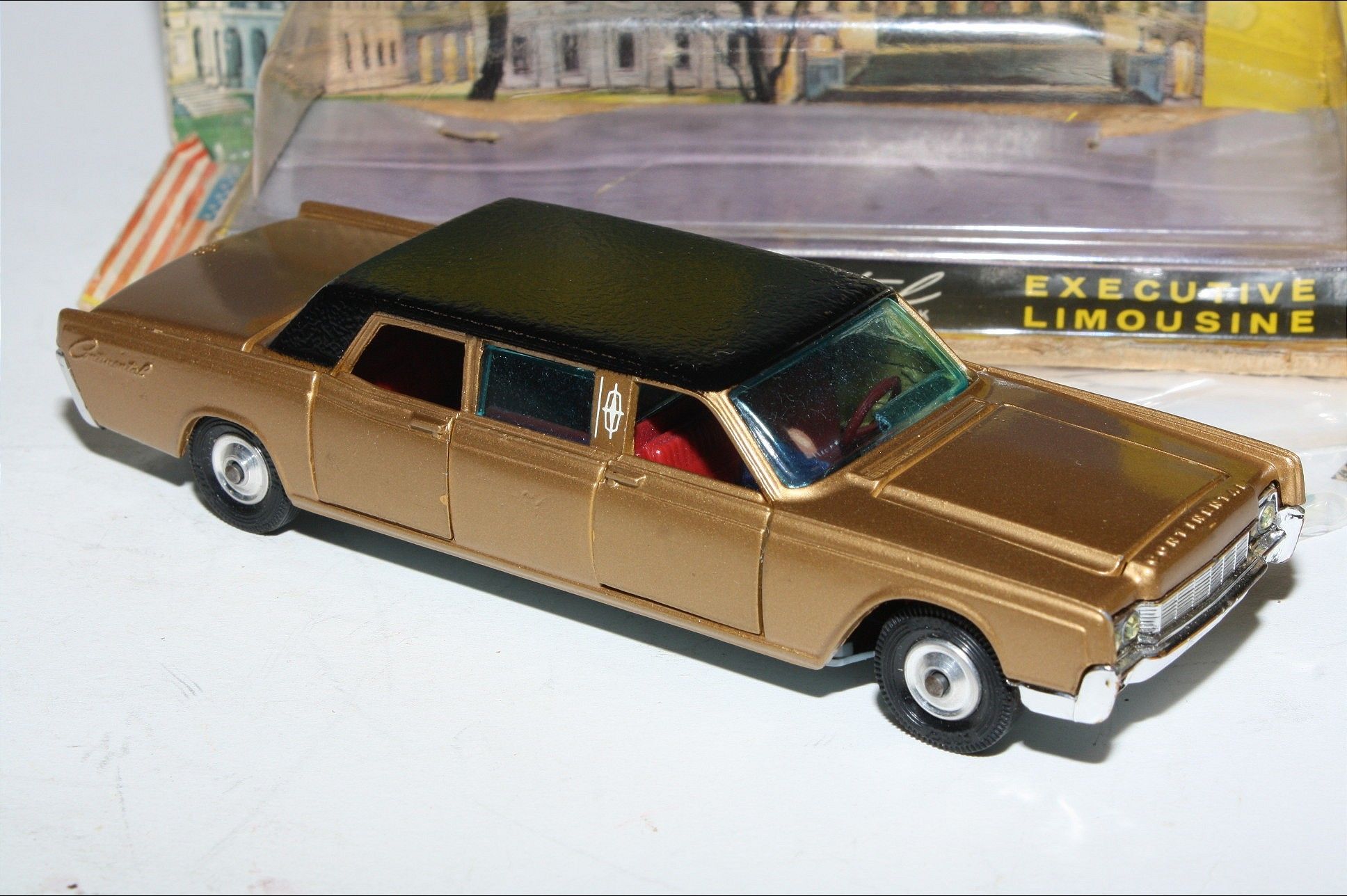 Lincoln Continental Limousine Corgi Toys 1/43