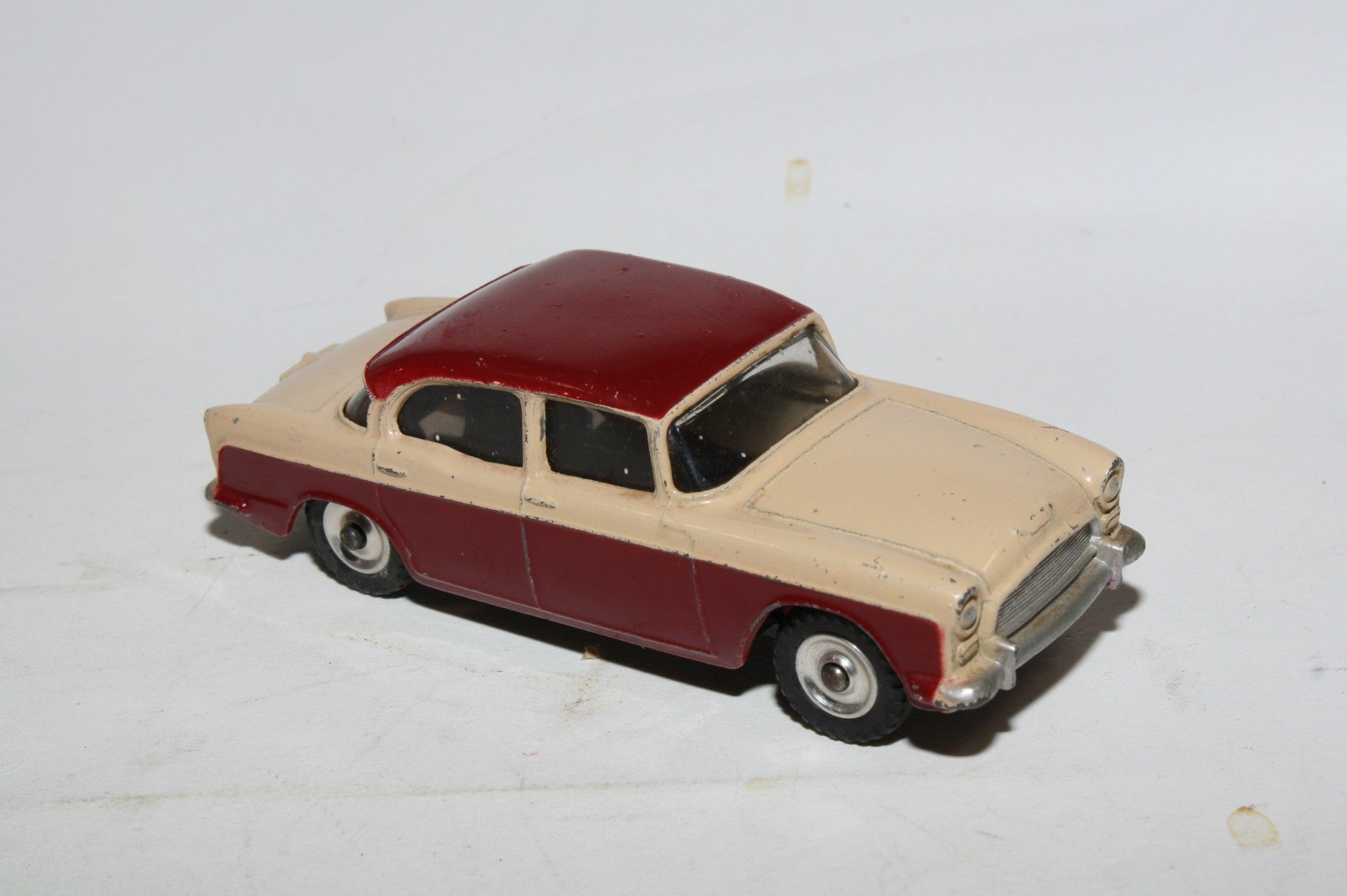 dinky toys humber hawk 165