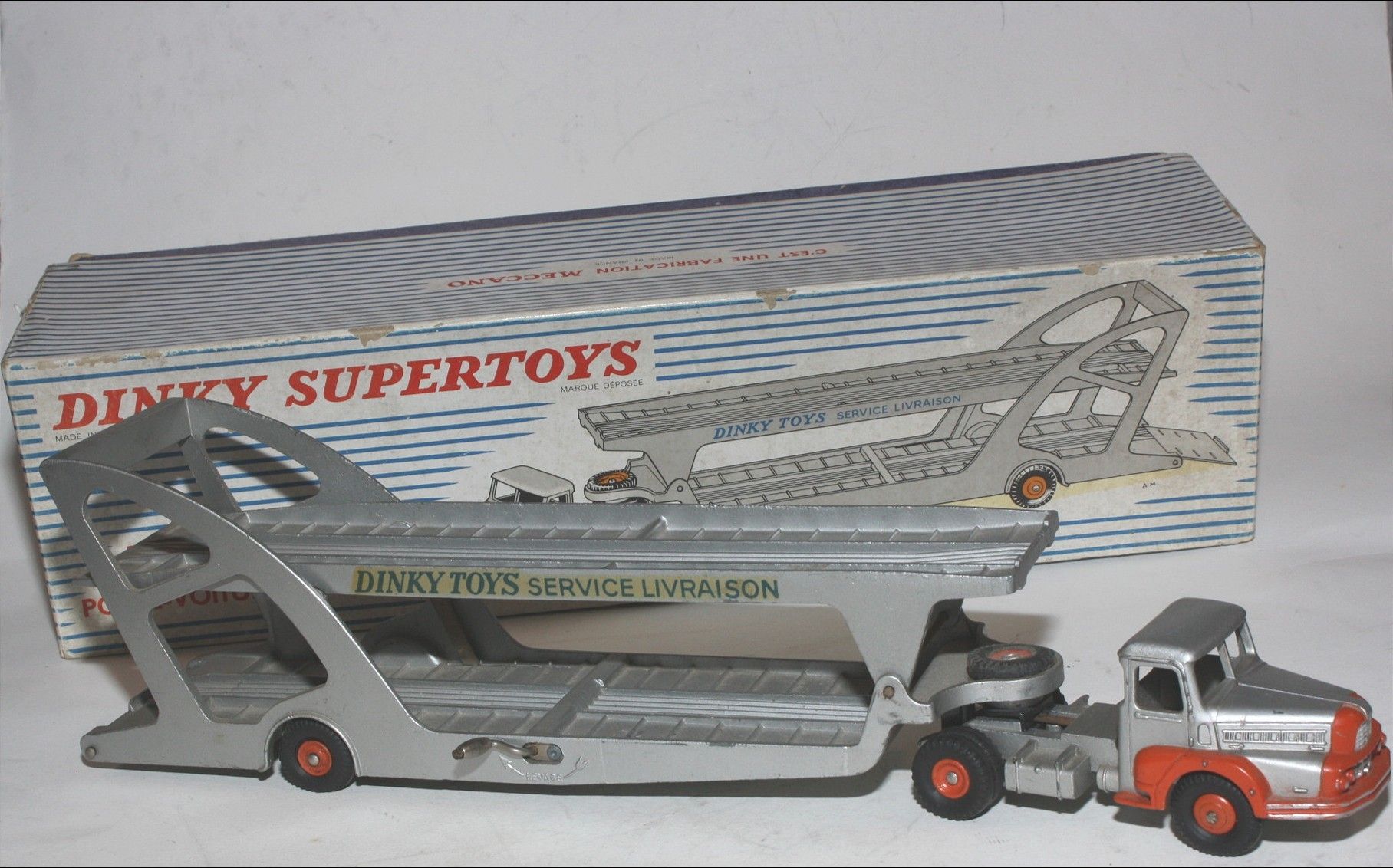 DINKY TOYS 39A/894 - Unic Izoard porte-voitures Boilot