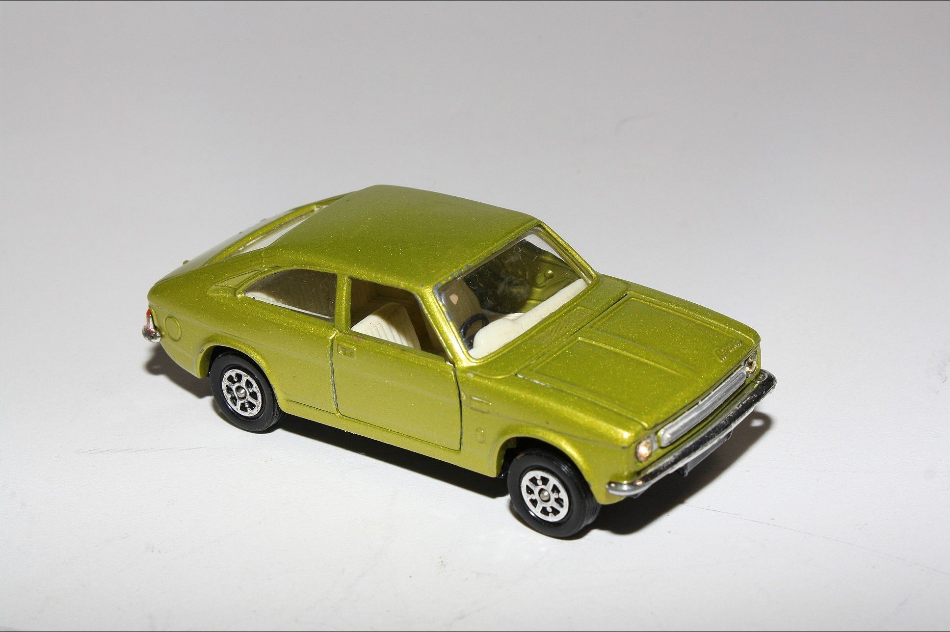 Corgi Toys 306 Morris Marina 1.8 Coupé