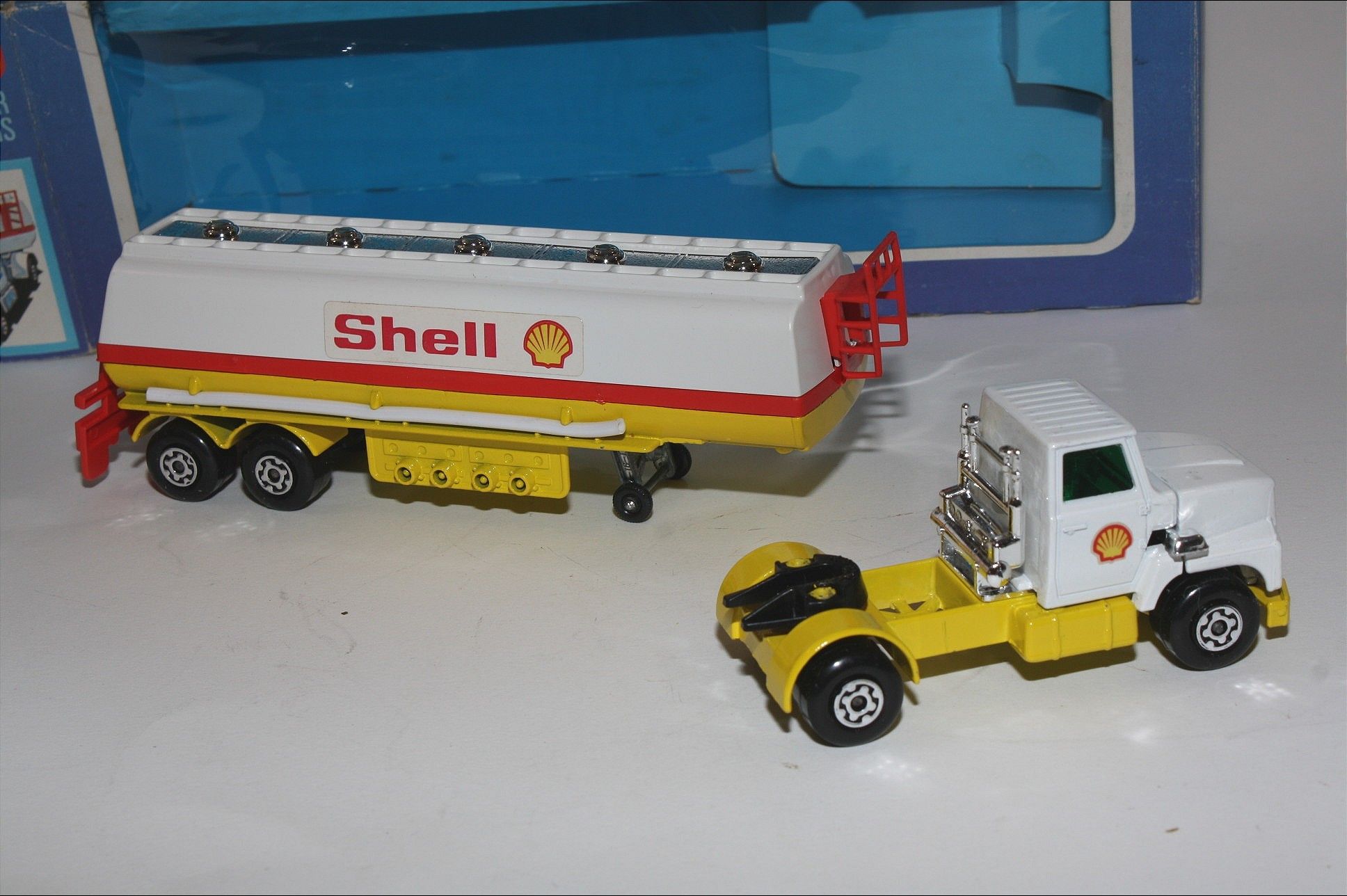 Matchbox SuperKings K-16 Petrol Tanker (Shell), MIB | DB Collectables