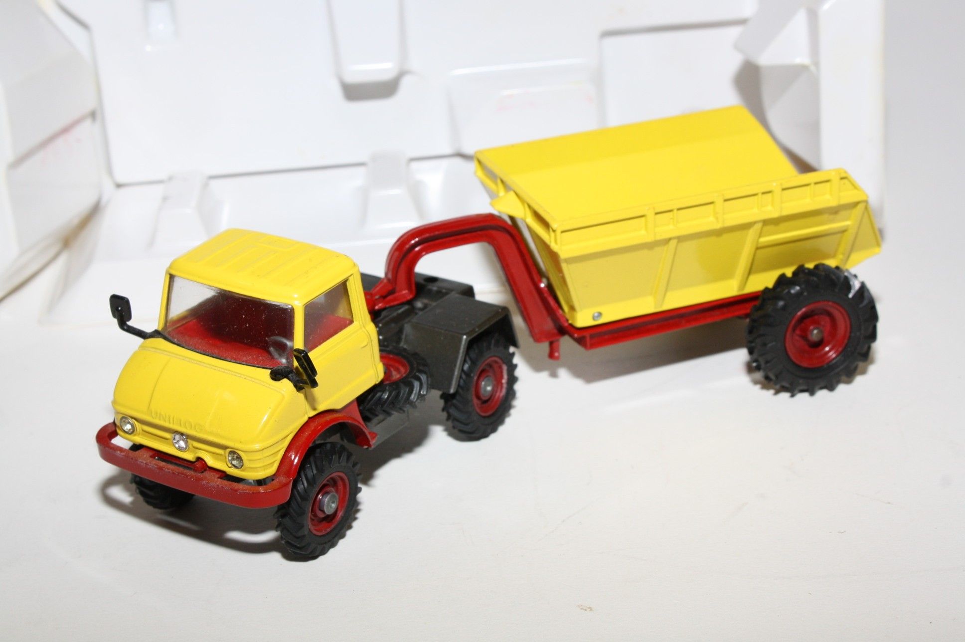 Vintage Corgi unimog store 406 & Goose Dumper