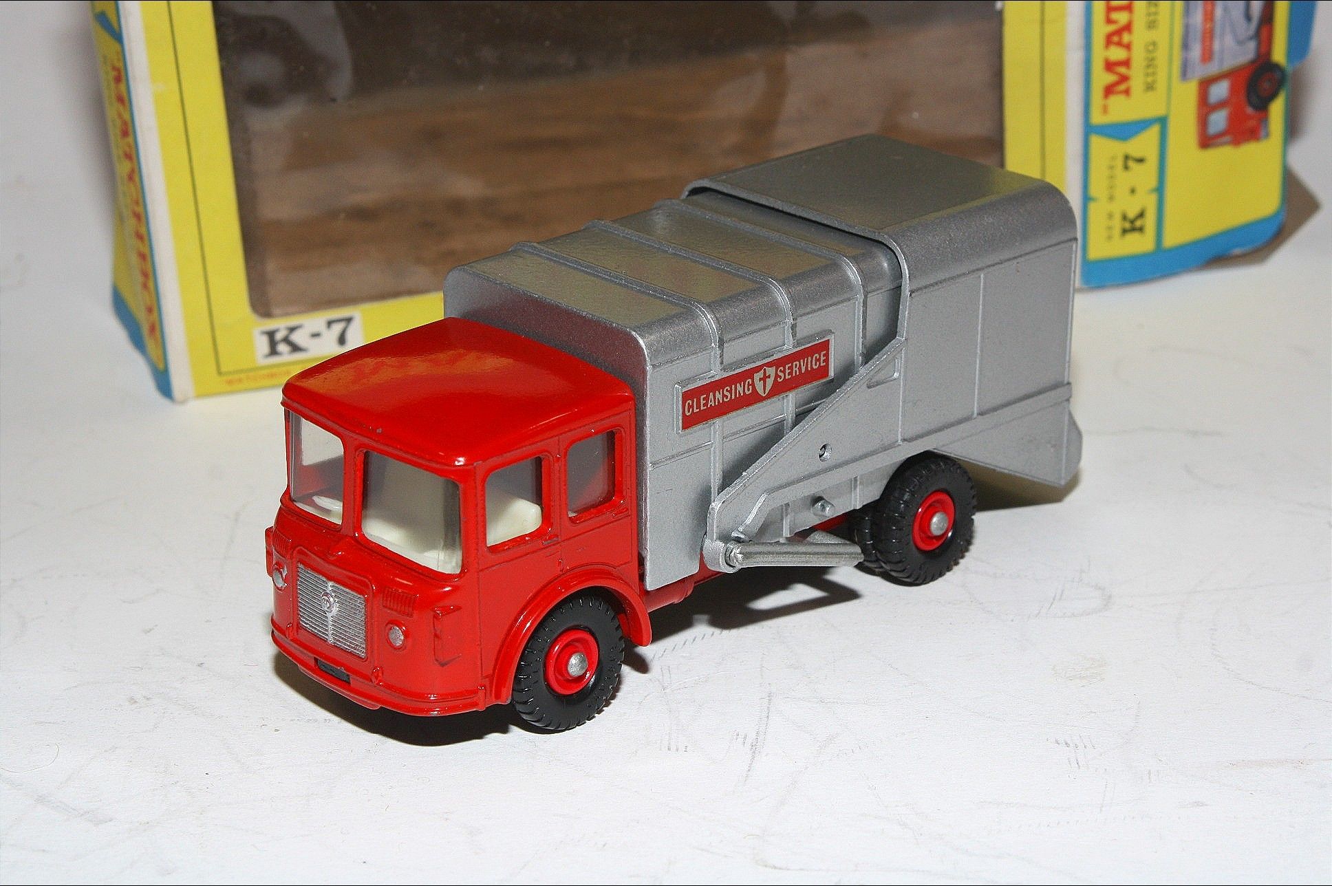 イギリス マッチボックス（matchbox） ごみ収集車 REFUSE TRUCK