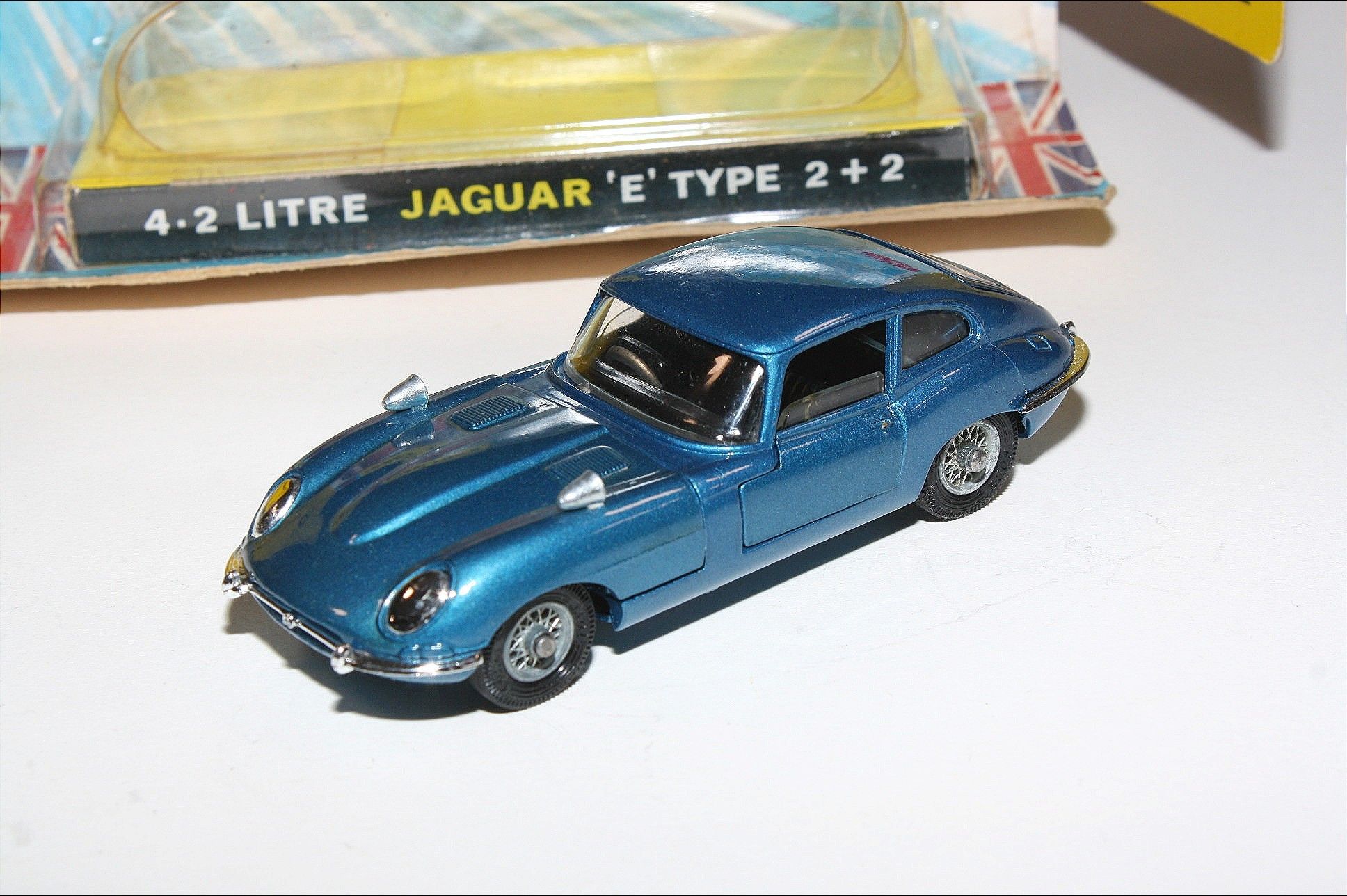 335 - 4.2 Litre Jaguar 'E' Type 2+2 – Corgi Model Club