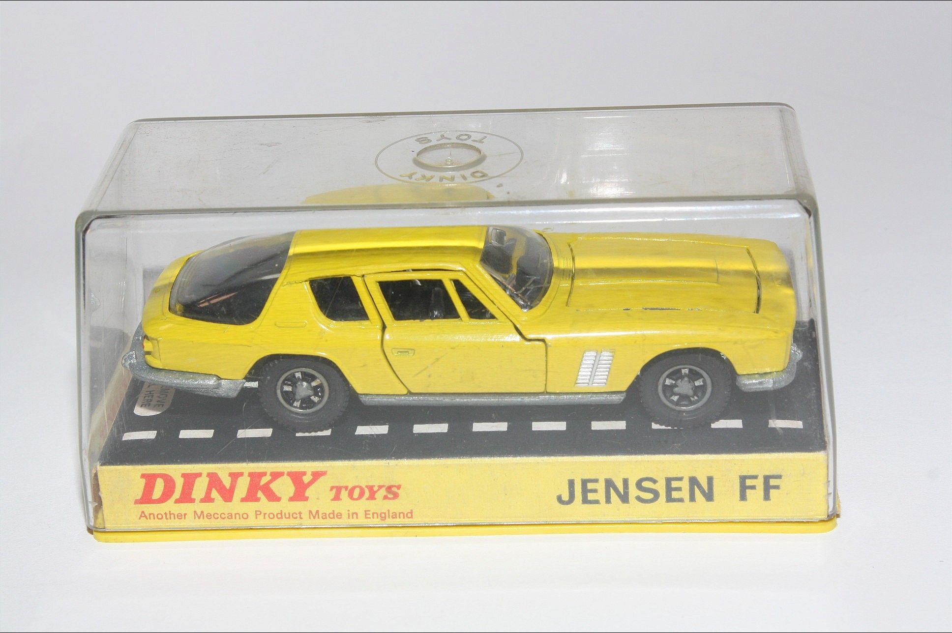 卸売 DINKY TOYS ビンテージミニカー JENSEN FF No.188 プラケース付き 